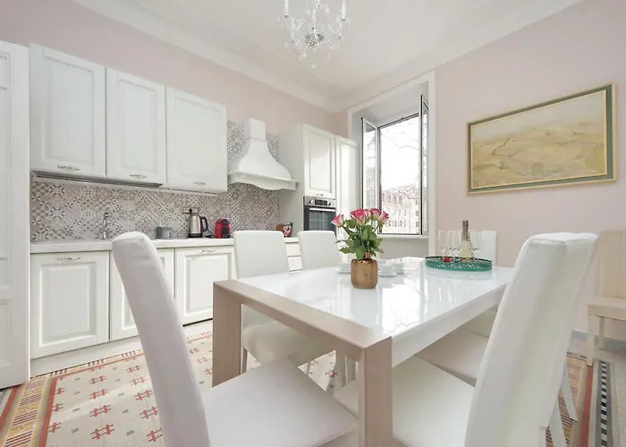 Interno 5 Elegante Residenza Per 10 Pax Vicina A Colosseo E Santa Maria Maggiore Apartament *