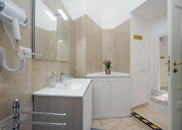 Interno 5 Elegante Residenza Per 10 Pax Vicina A Colosseo E Santa Maria Maggiore Apartament Rzym